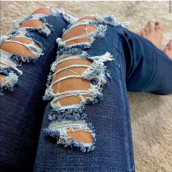 AEO Artist Crop Jeans Sz 4 - Picture 2 of 11